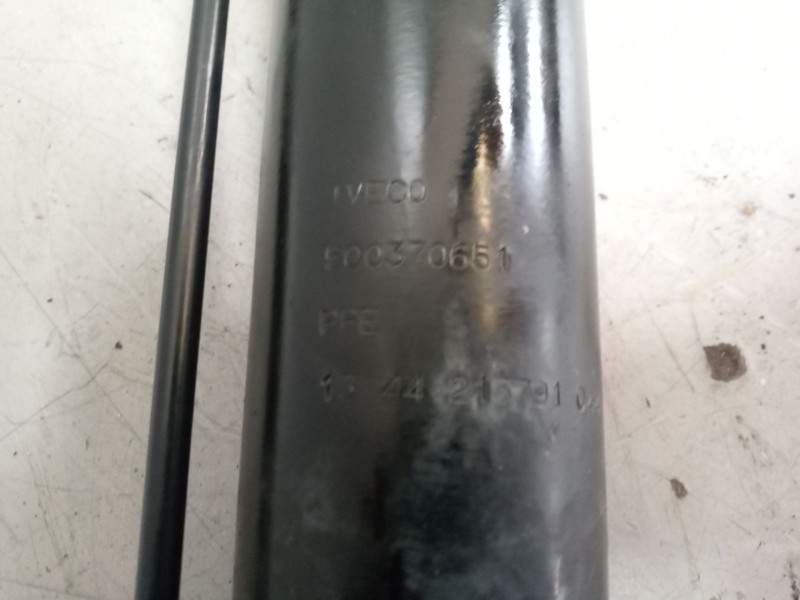 Recambio de brazo elevacion cabina para iveco stralis (ad/at) 11.1 diesel referencia OEM IAM 500370651  