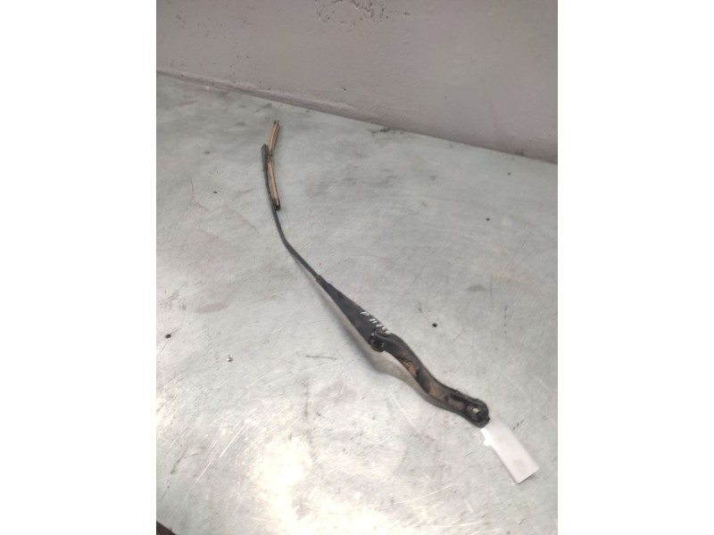 Recambio de brazo limpia delantero derecho para opel corsa d ´´111 years´´ referencia OEM IAM   