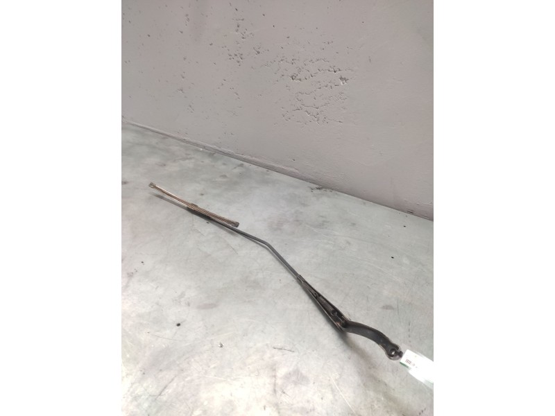 Recambio de brazo limpia delantero derecho para opel corsa d ´´111 years´´ referencia OEM IAM   