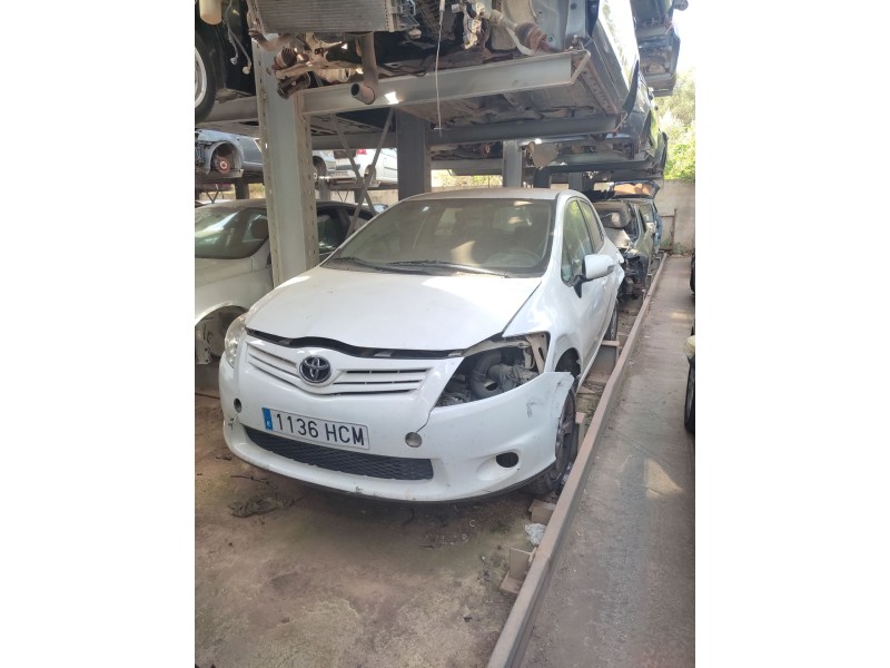 toyota auris del año 2011