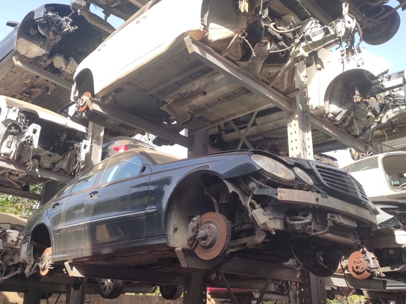 mercedes-benz clase e (w211) berlina del año 2008