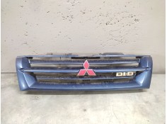 Recambio de rejilla delantera central para mitsubishi pajero -- referencia OEM IAM   