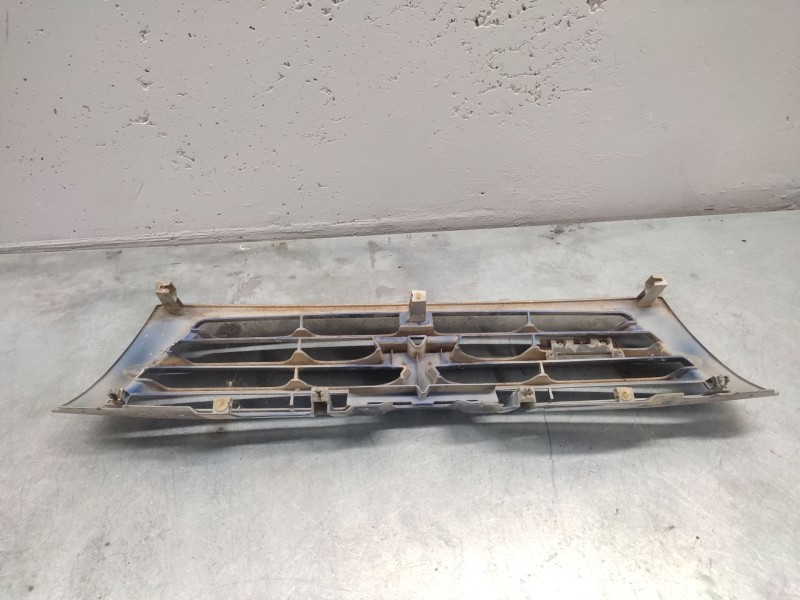 Recambio de rejilla delantera central para mitsubishi pajero -- referencia OEM IAM   