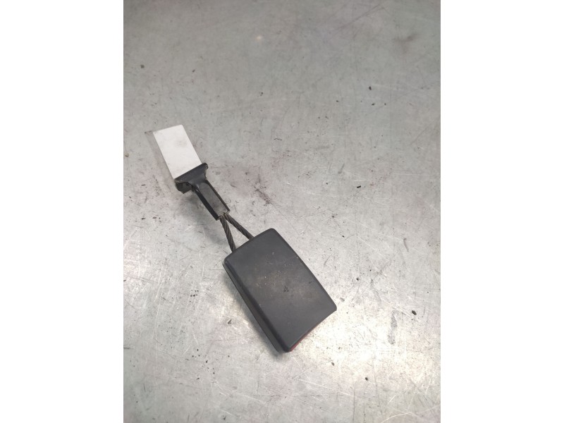 Recambio de enganche de cinturon delantero izquierdo para opel astra h berlina essentia referencia OEM IAM 13128018  