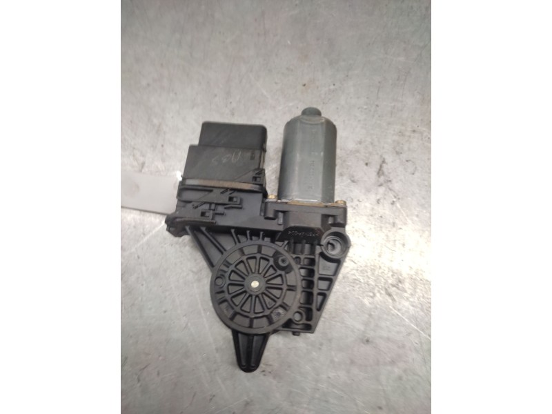 Recambio de motor elevalunas trasero izquierdo para volkswagen passat berlina (3b2) comfortline referencia OEM IAM 101439203  