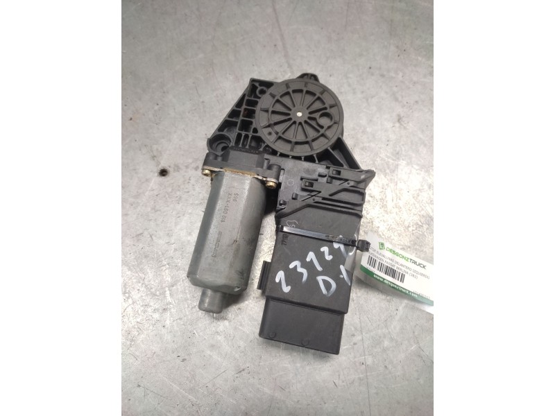 Recambio de motor elevalunas delantero izquierdo para volkswagen passat berlina (3b2) comfortline referencia OEM IAM 101430203  