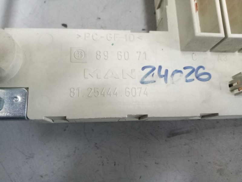 Recambio de caja reles / fusibles para man tgx 18.xxx 10.5 diesel referencia OEM IAM   