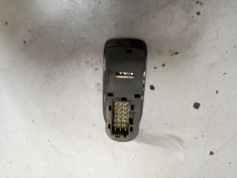 Recambio de mando elevalunas delantero izquierdo para daf serie xf105.xxx 12.9 diesel referencia OEM IAM 1811131  