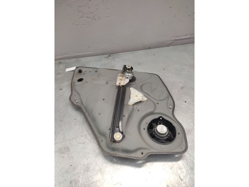 Recambio de elevalunas trasero derecho para mercedes-benz clase b (w245) 200 (245.233) referencia OEM IAM A1698901467  