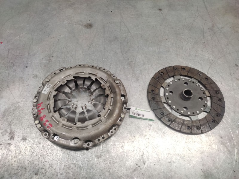 Recambio de kit embrague para nissan juke (f16) acenta referencia OEM IAM 302107059R  