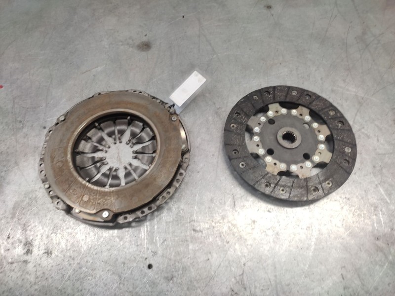 Recambio de kit embrague para nissan juke (f16) acenta referencia OEM IAM 302107059R  