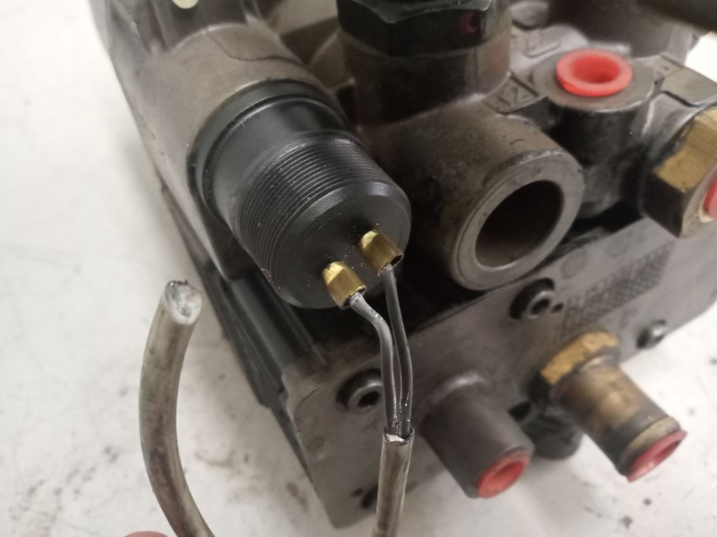 Recambio de valvula aire para scania trucks serie 4 bus k 124 referencia OEM IAM 1743859 HALDEX 78986